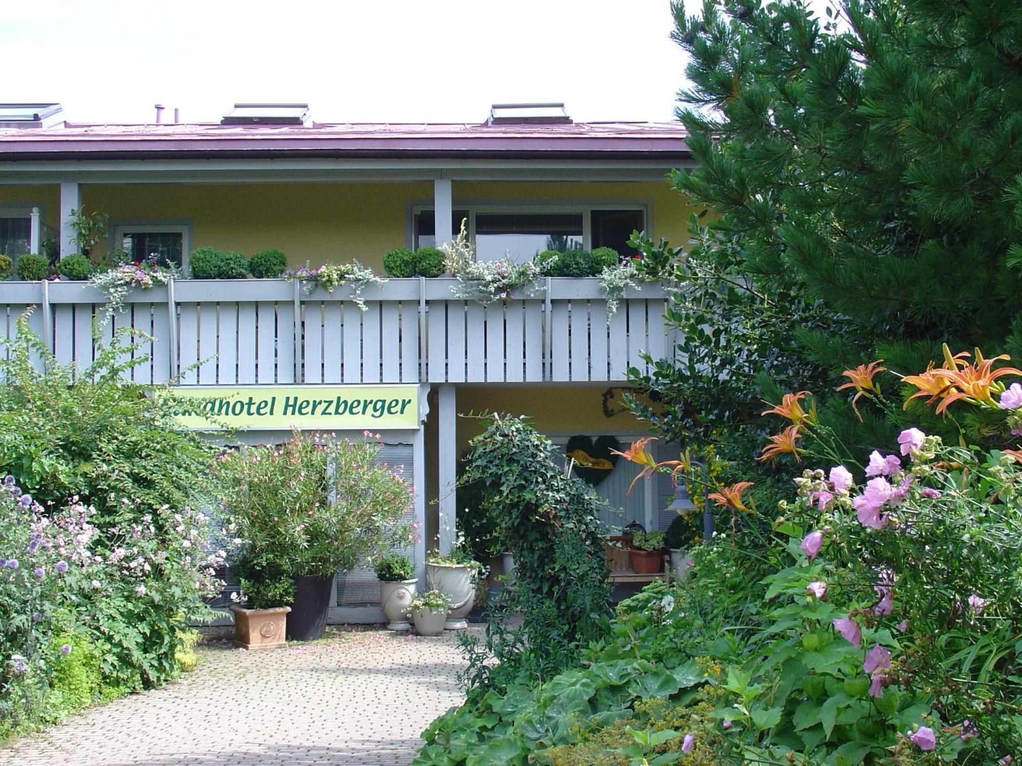 Landhotel Herzberger Garni Zimmer & Ferienwohnungen Scheidegg Dış mekan fotoğraf